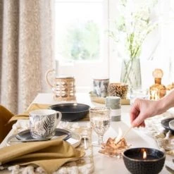 Maisons Du Monde Vaisselle De Noël Assiette Plate En Porcelaine Blanche Et Dorée - Lot De 6 -Assiettes Soldes Magasin assiette plate en porcelaine blanche et doree 1000 7 33 208682 4