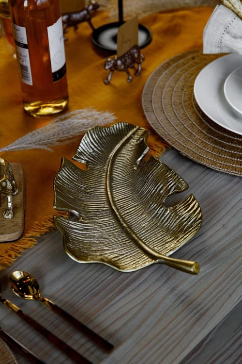 Artesà Assiettes Plates Plat De Service En Forme De Feuille En Aluminium Doré 2 Artesà Assiettes Plates Plat De Service En Forme De Feuille En Aluminium Doré – Image 2
